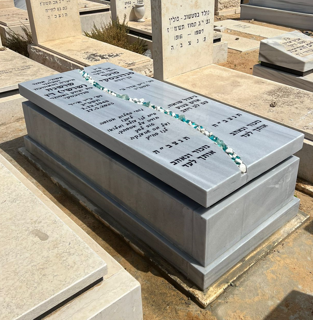 מצבות פתח תקווה - דוגמת מצבה 1