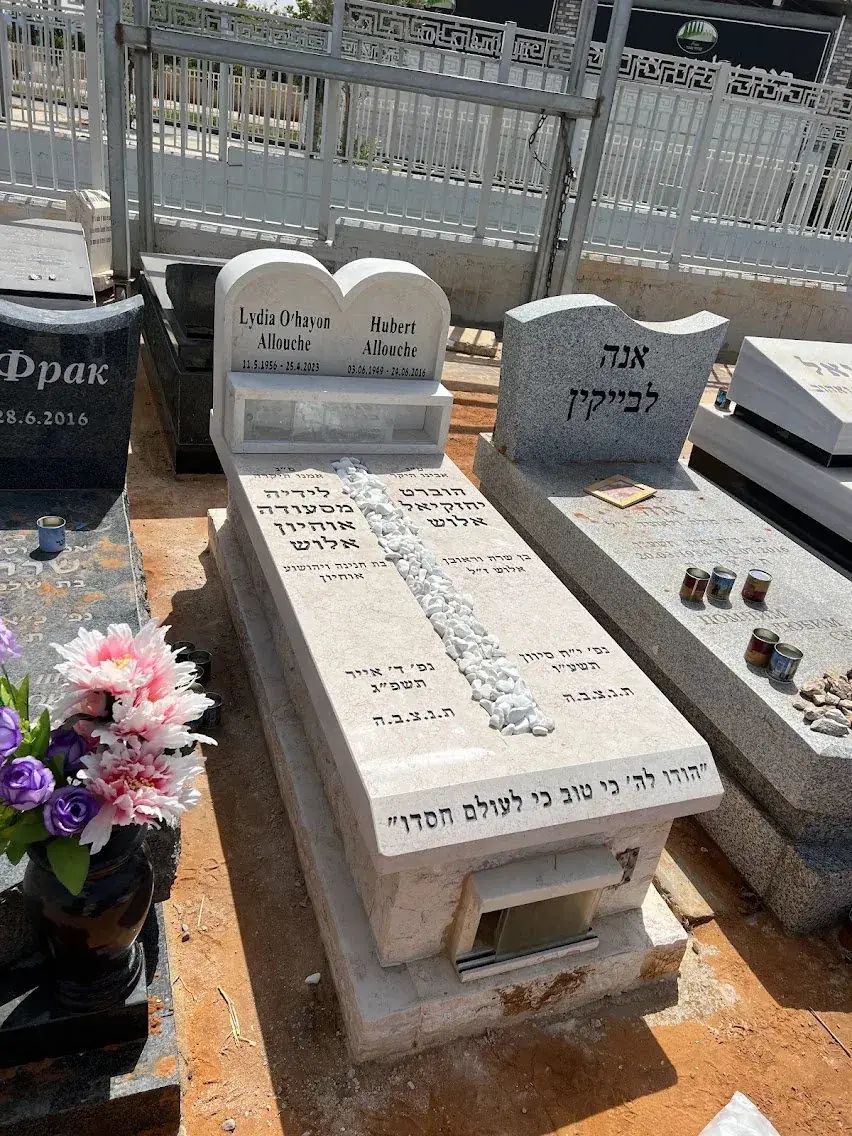 מצבות מכפלה - מק'ט 175. מצבה משפחתית