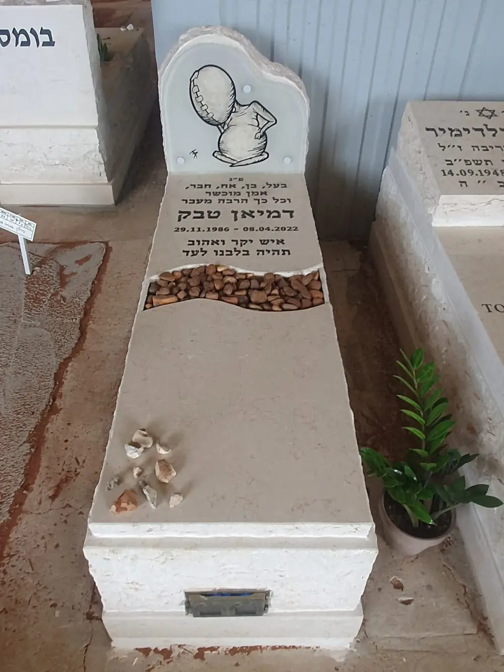 מצבה כפולה זוגית מיוחדת מחומרים משולבים