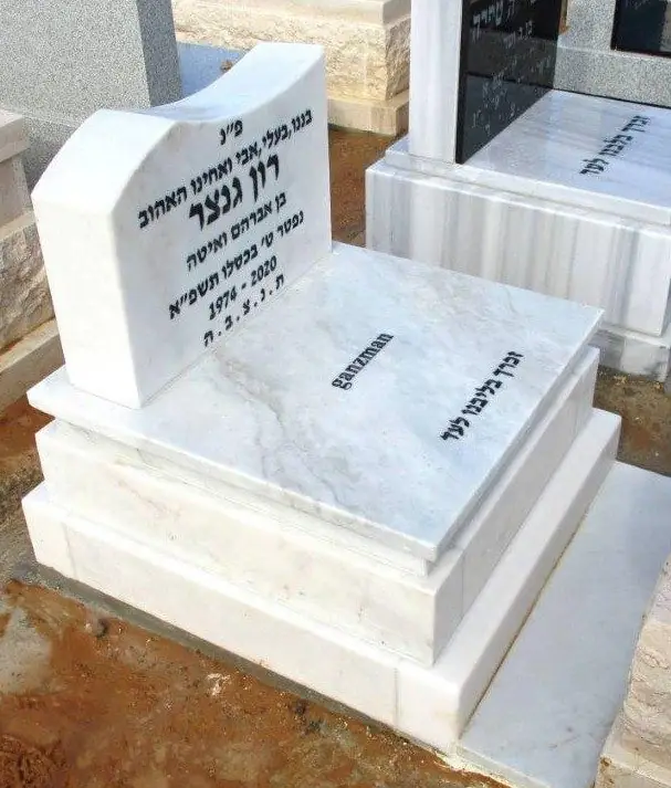 דוגמה - מצבות שיש