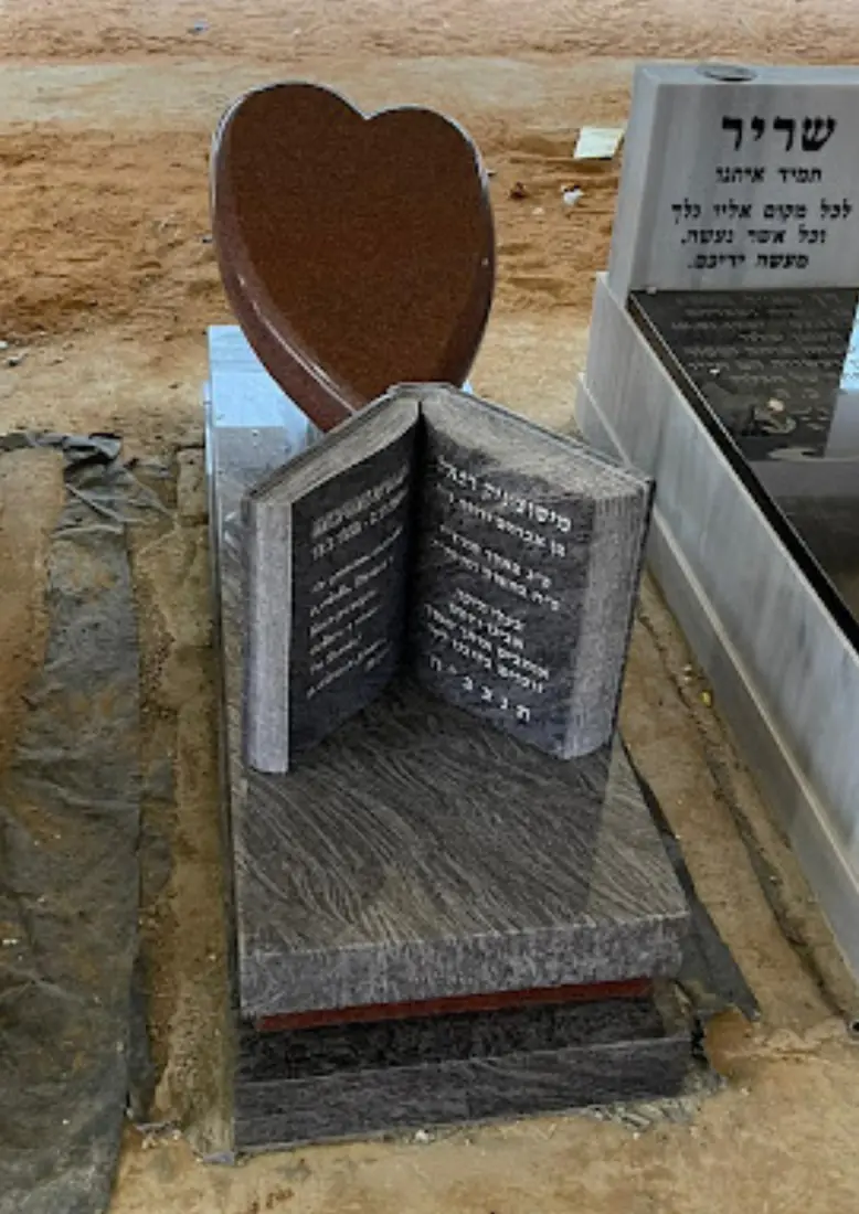 דוגמה - מצבות לקבורה אזרחית