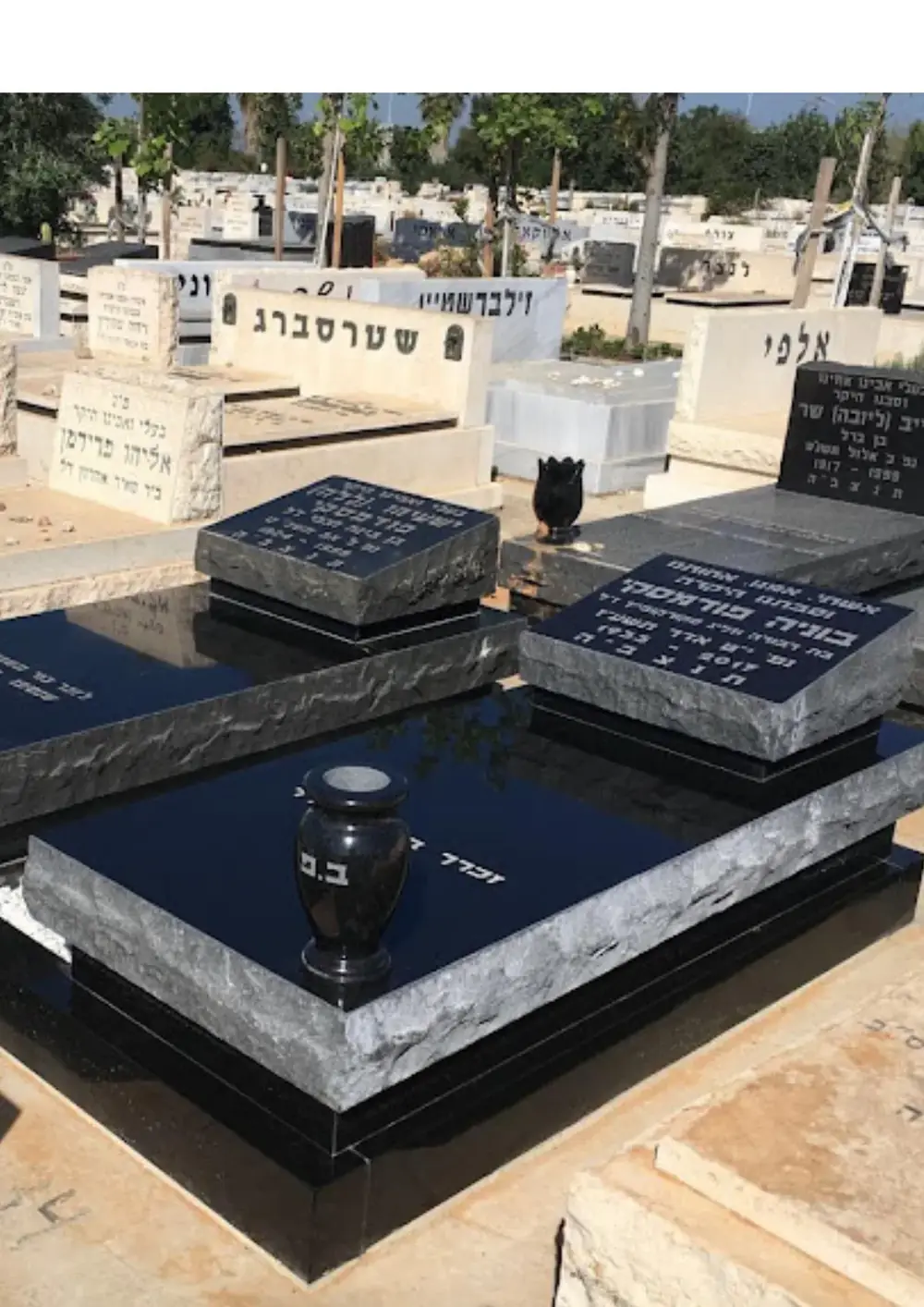 מצבה מעוצבת מגרניט שחור - מק"ט 5005