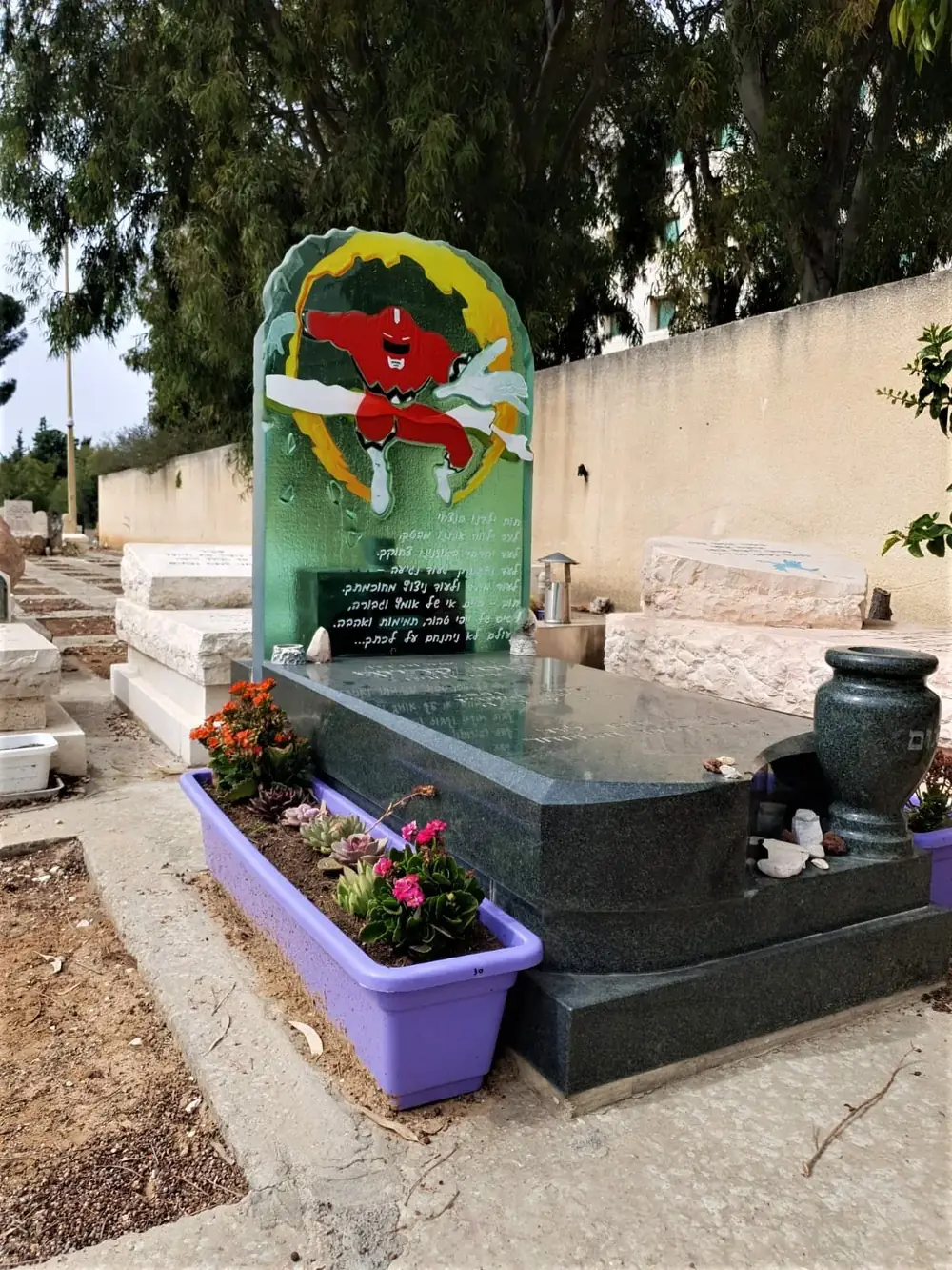 מצבה ובה סדר כיתוב מלא מפה נטמן ועד תנצבה