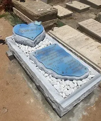 דוגמאות מצבות משולבות חומרים