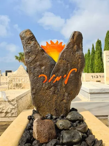קטלוג מצבות מאבנים מיוחדות - קטלוג 13